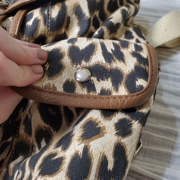 Cheetah print sequin backpack - Picture 9 of 13